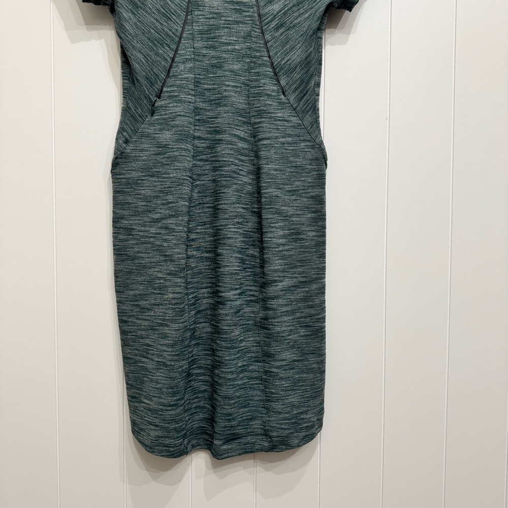 Lululemon Women’s &Go Where To Fitted Short Sleeve Dress Women's Size 6 Green - Picture 7 of 15